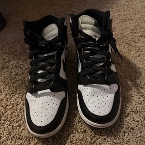 Nike Black and White Athletic High-Tops